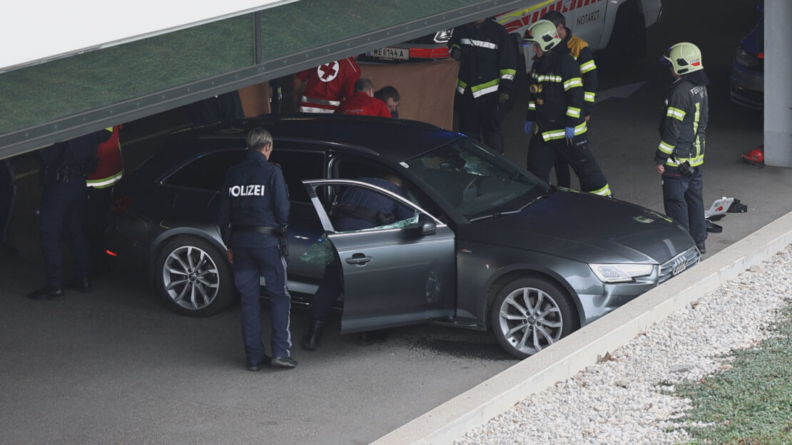 Unfall in Tiefgarage: Personenrettung und Reanimation eines Autolenkers in Wels-Waidhausen